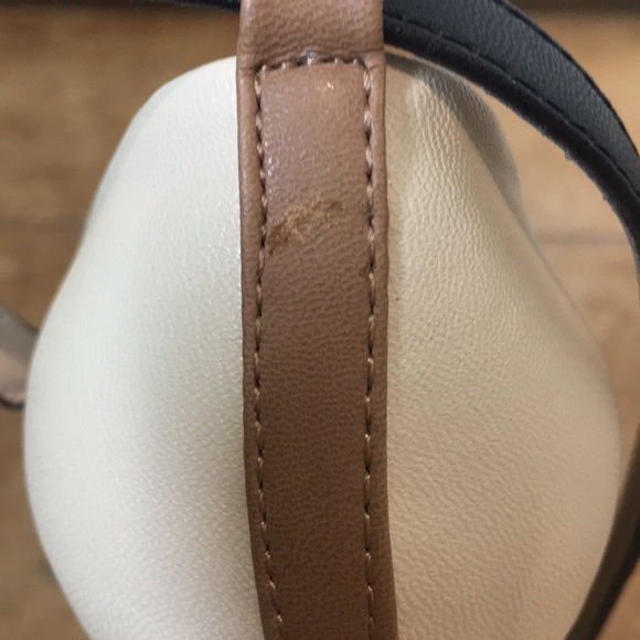 Cream strapped pumps - Picture 6 of 7